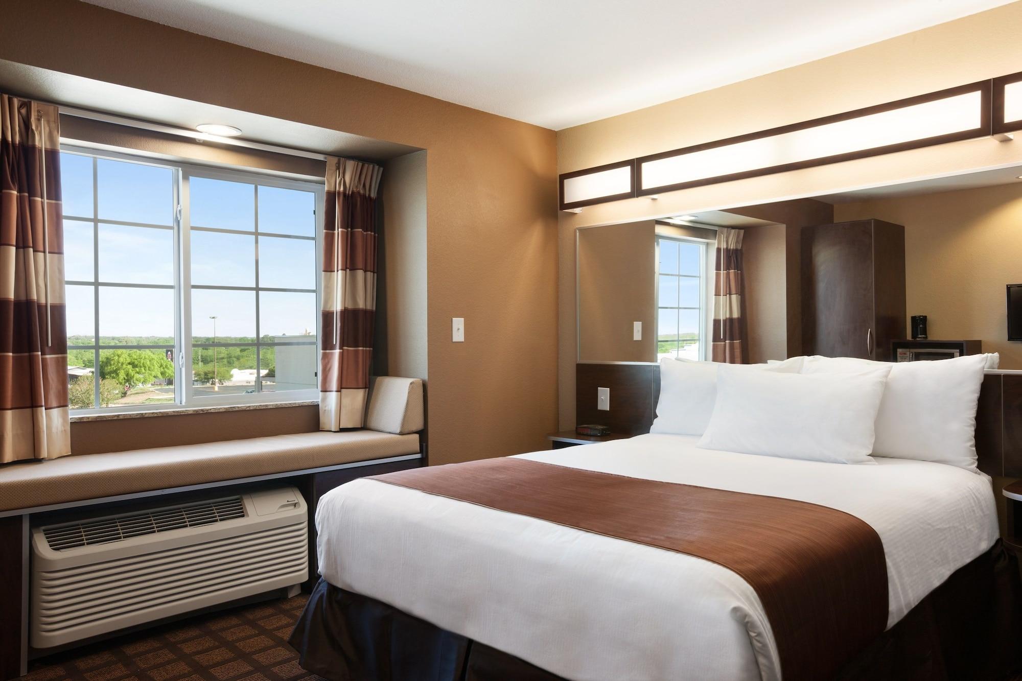 Microtel Inn & Suites Kenedy Extérieur photo