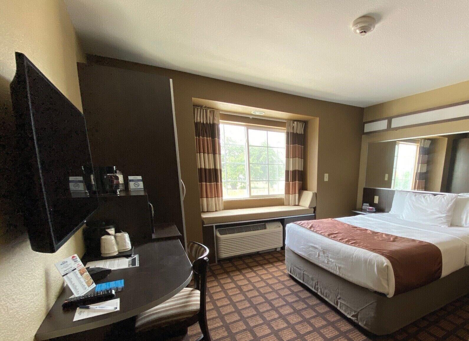 Microtel Inn & Suites Kenedy Extérieur photo