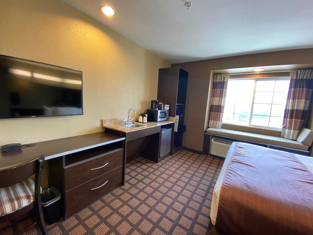 Microtel Inn & Suites Kenedy Extérieur photo