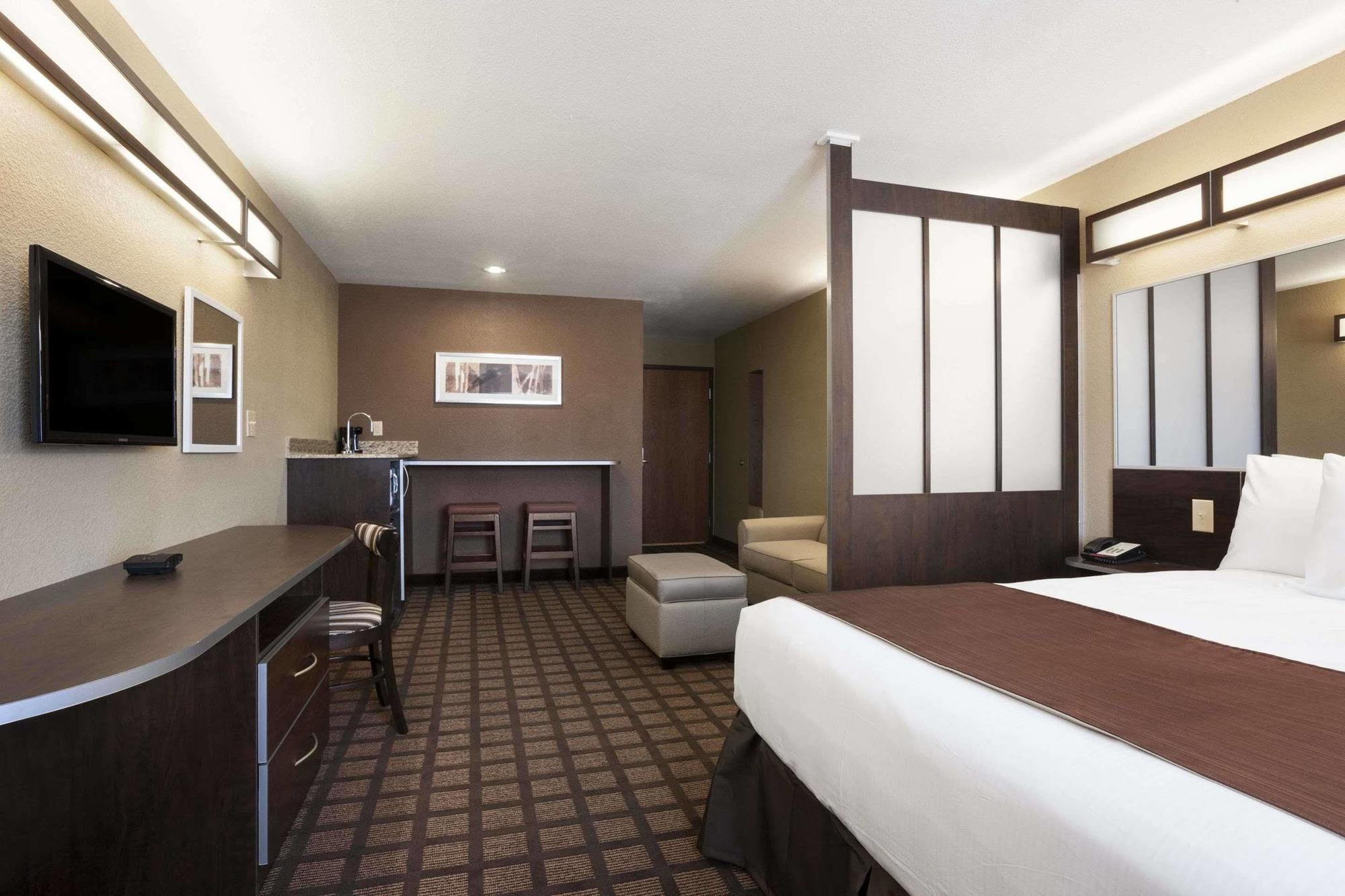 Microtel Inn & Suites Kenedy Extérieur photo