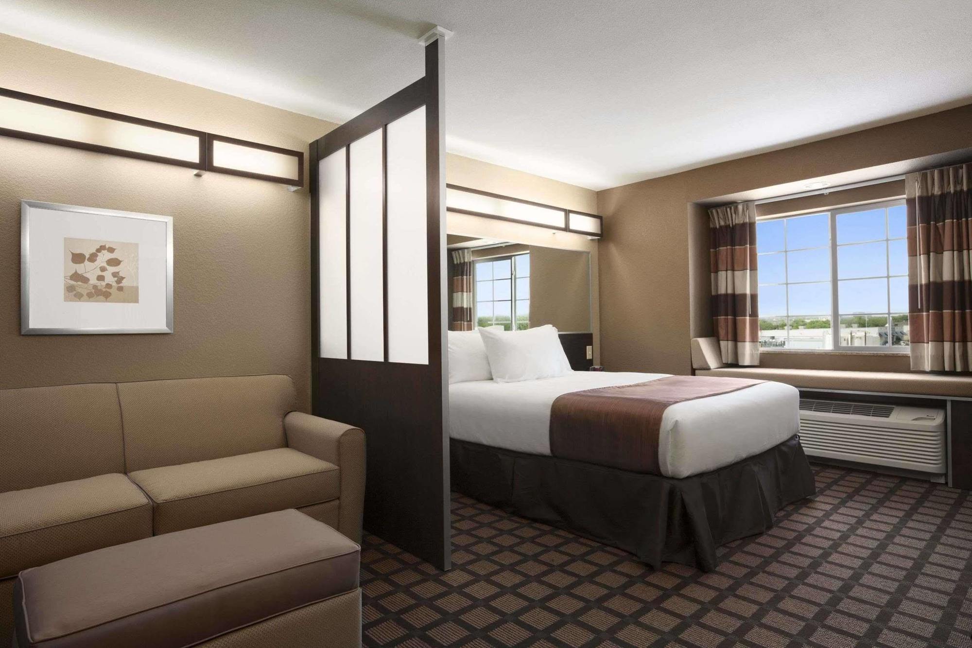 Microtel Inn & Suites Kenedy Extérieur photo