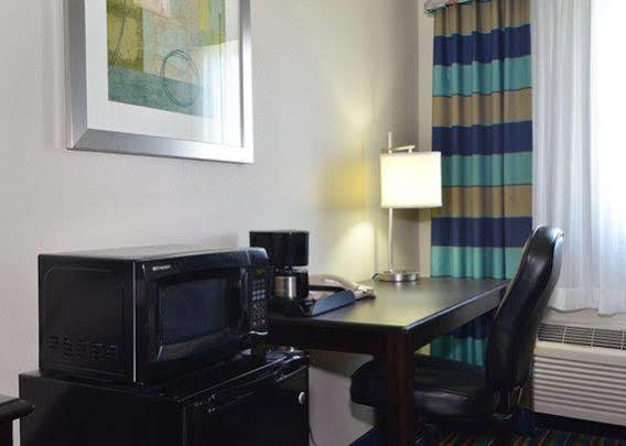 Microtel Inn & Suites Kenedy Extérieur photo